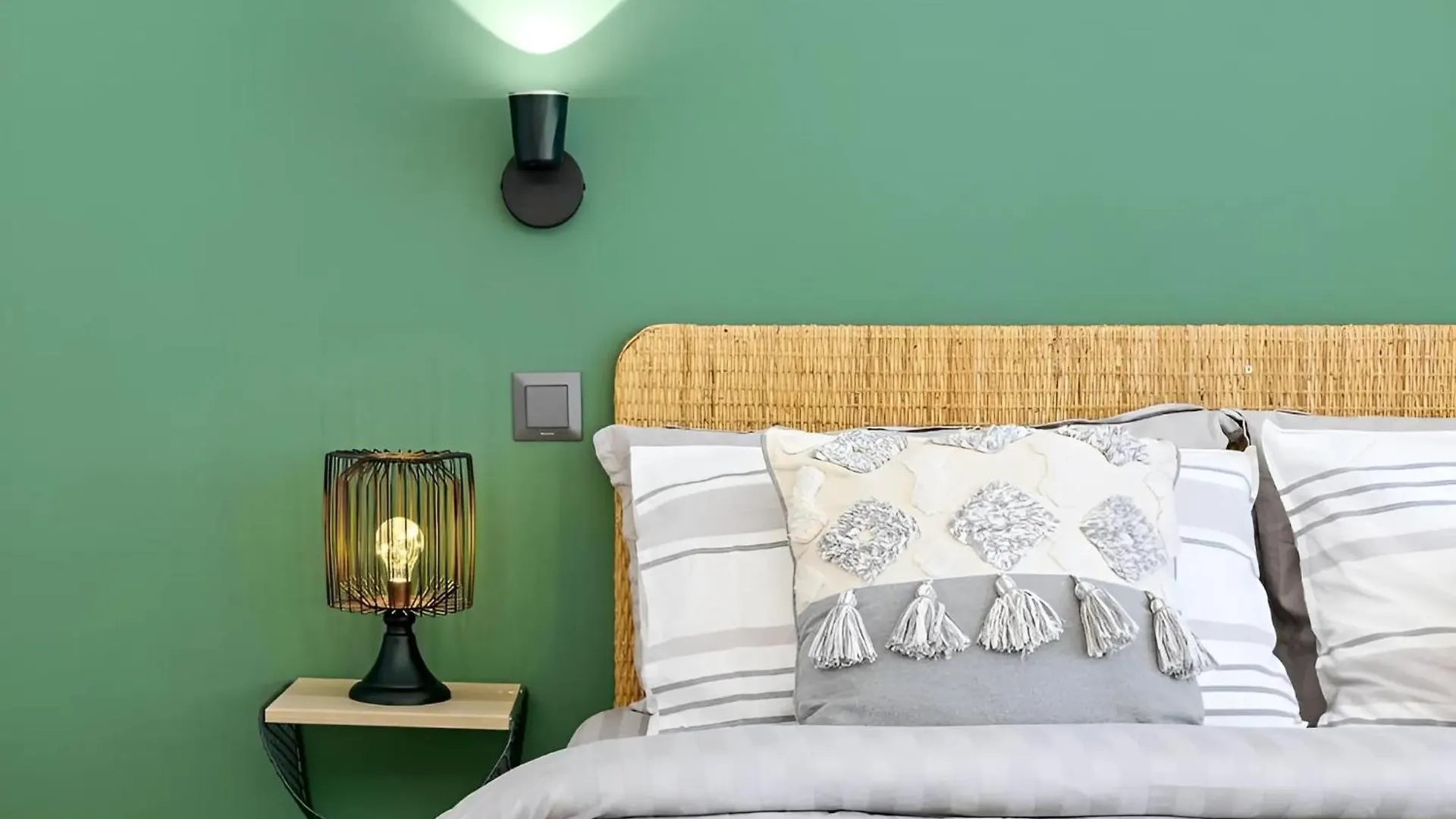 Unirii Green Apartment contacts